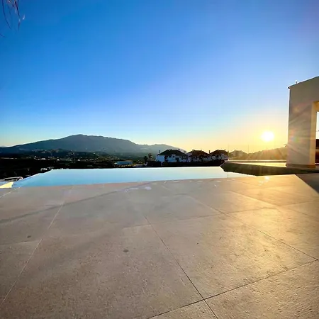 Infinity With Sensational View And Extreme Privacy Villa
